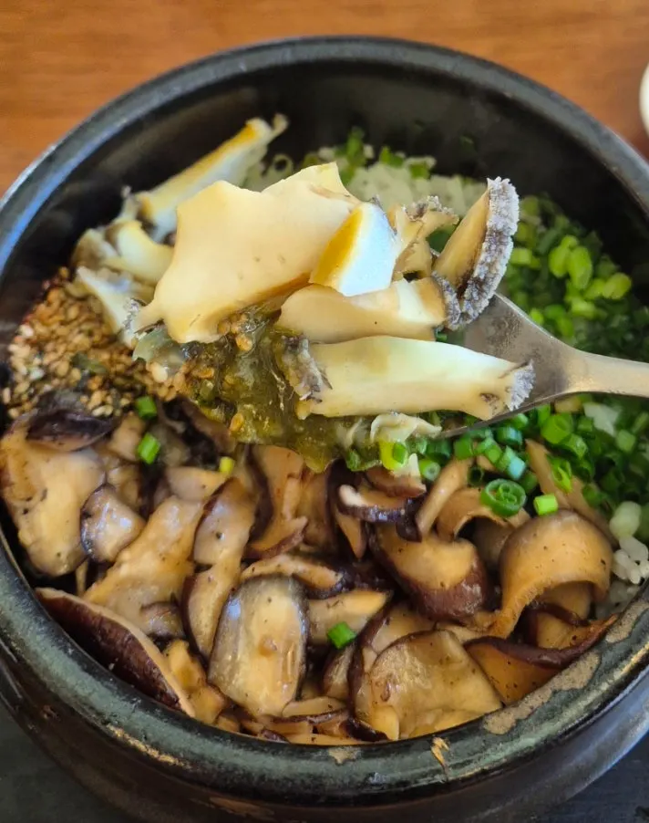 Abalone-mushroom butter hotpot rice loaded with ingredients