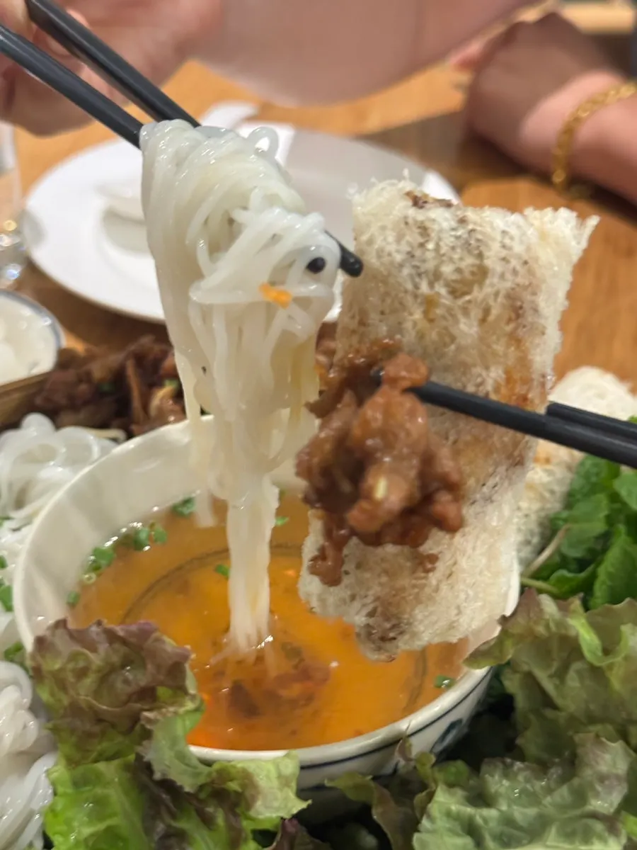 The bun cha set, the first dish to arrive at Anan