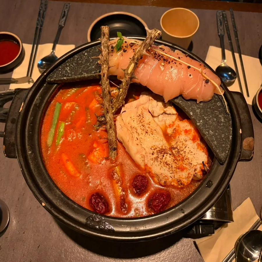 Chicken hot pot pot with the decoration removed