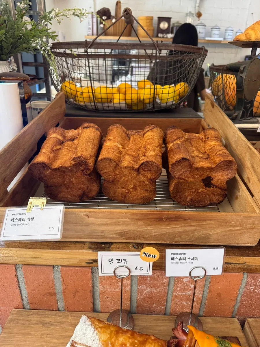 Madeleines and conch cream pastry on display