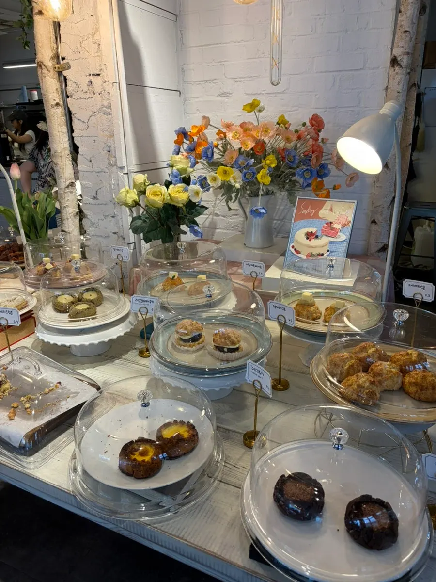 Café display corner with various pastries