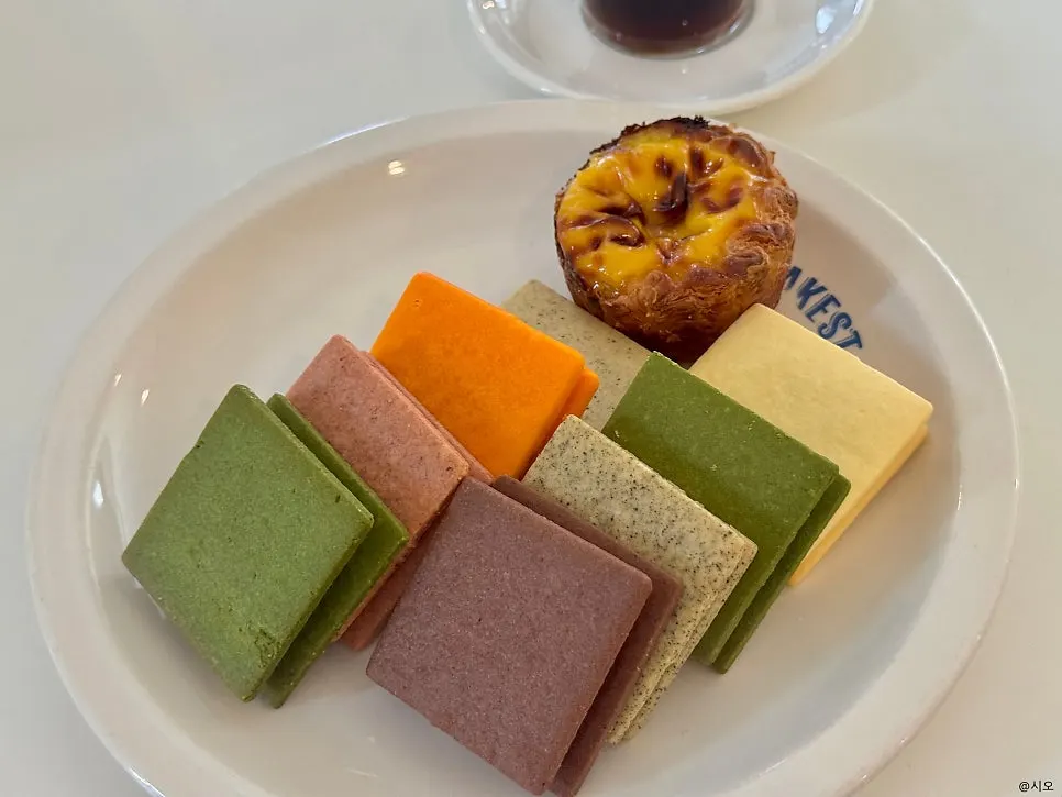 Golden-browned egg tart from Bakerist Brown