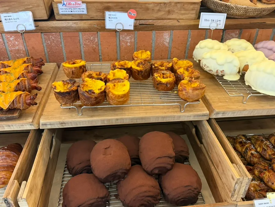 Bread selection at Bakerist Brown