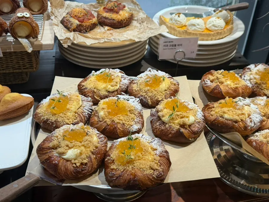 Bakery breads and desserts