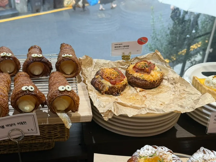 Bakery display at Bakerist Brown