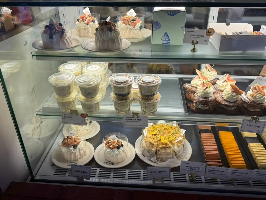 Bakery desserts near Gangnam Station
