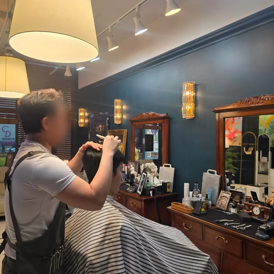 Cutting and shaping the nape and sideburn lines