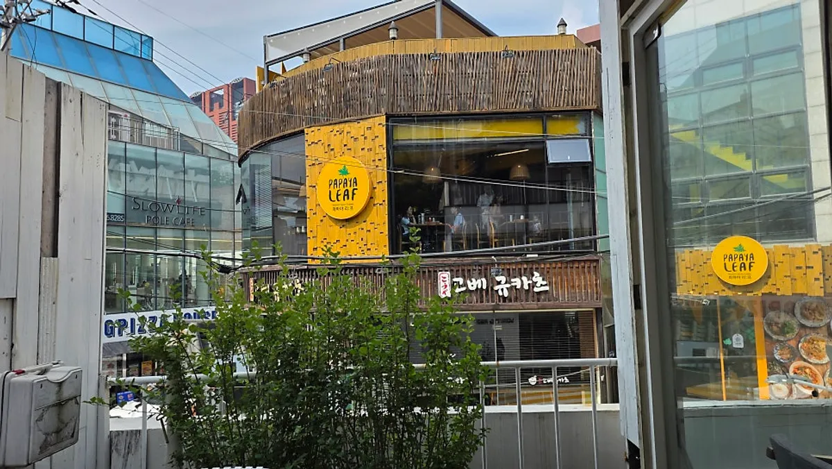 Desserts and drinks at Something About Coffee near Gangnam Station