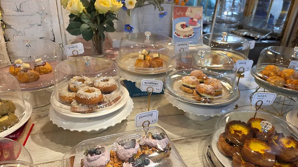 Dessert showcase with glass dome covers
