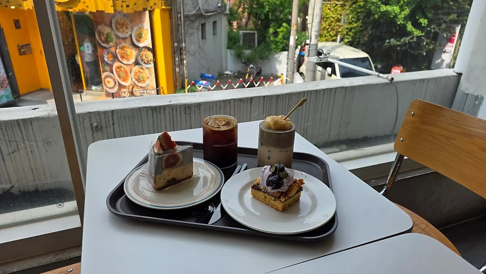 Black sesame fig cheesecake topped with fresh fig