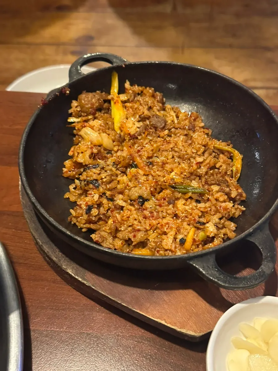 Woobap fried rice served on the grill plate