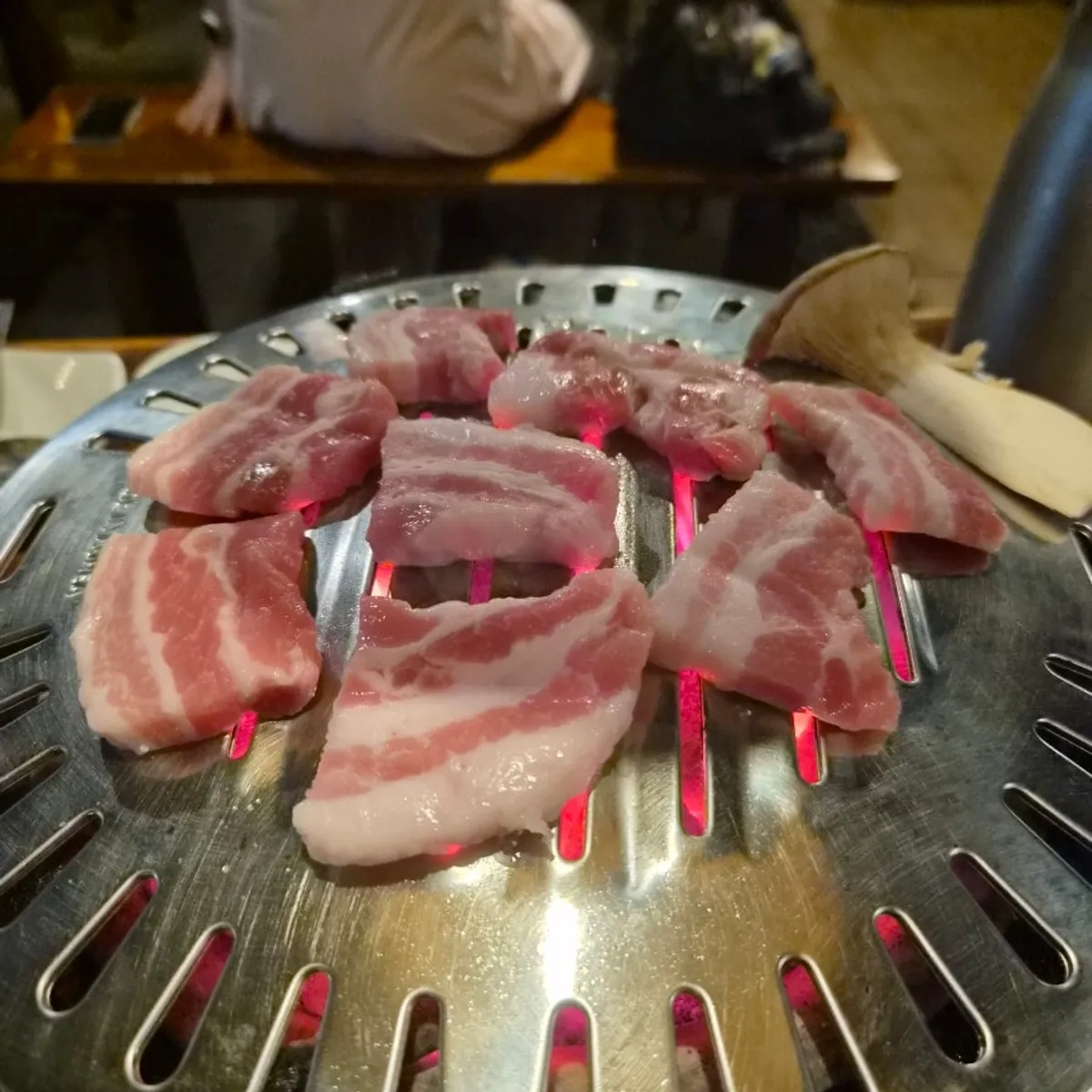 봉우화로 화로에 구워지는 고기 대표 사진