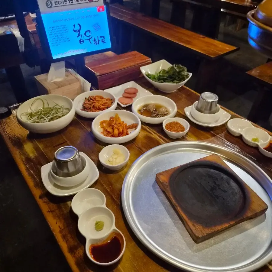 예약 손님을 위해 미리 세팅된 자리