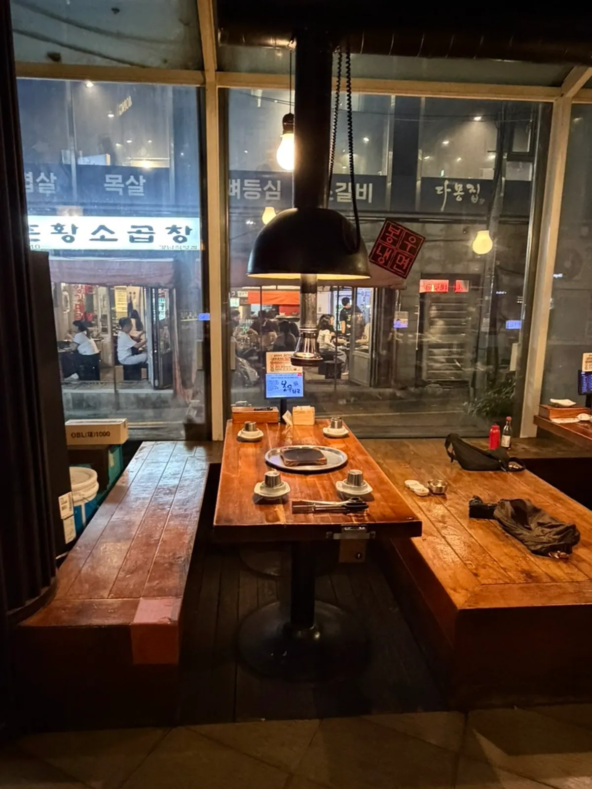 깔끔한 분위기의 봉우화로 실내