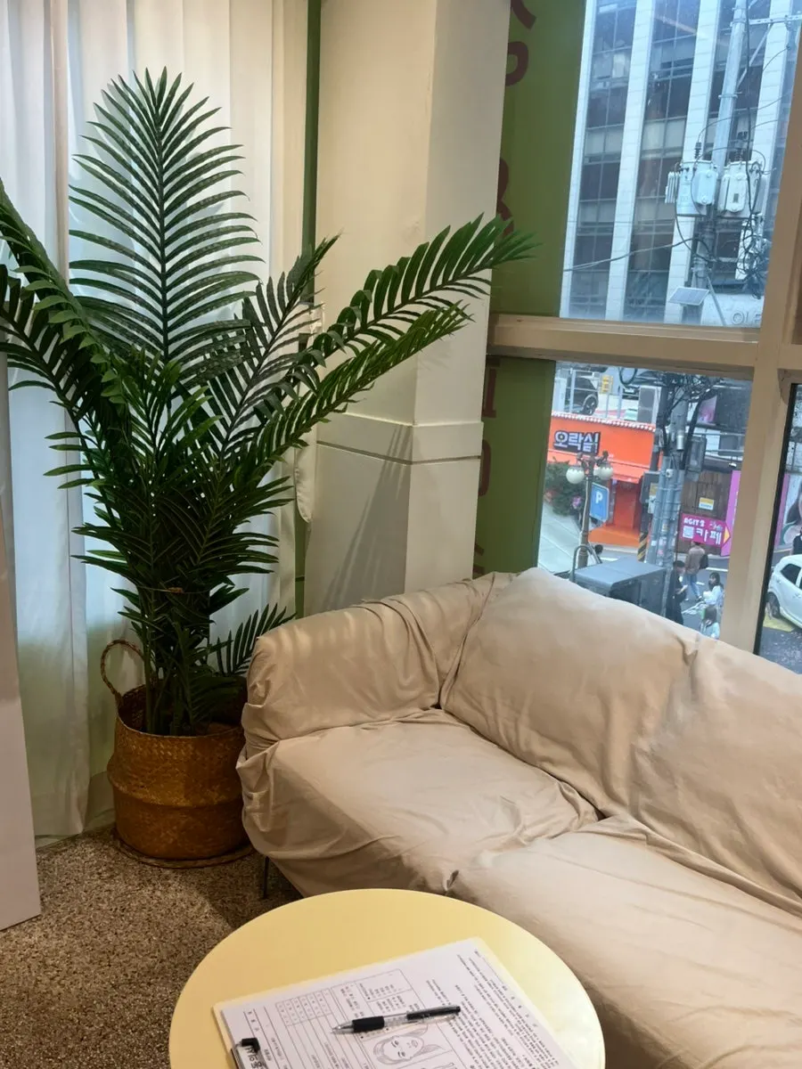Cozy waiting area at Super Waxing Gangnam