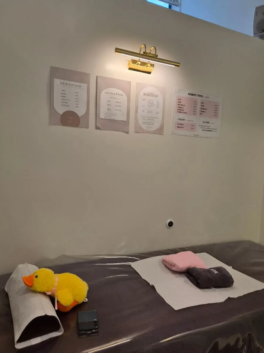 시술실에 준비된 일회용 타올