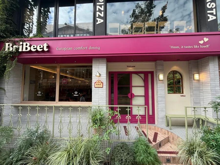 The dining alley behind CGV near Gangnam Station, around Brivit