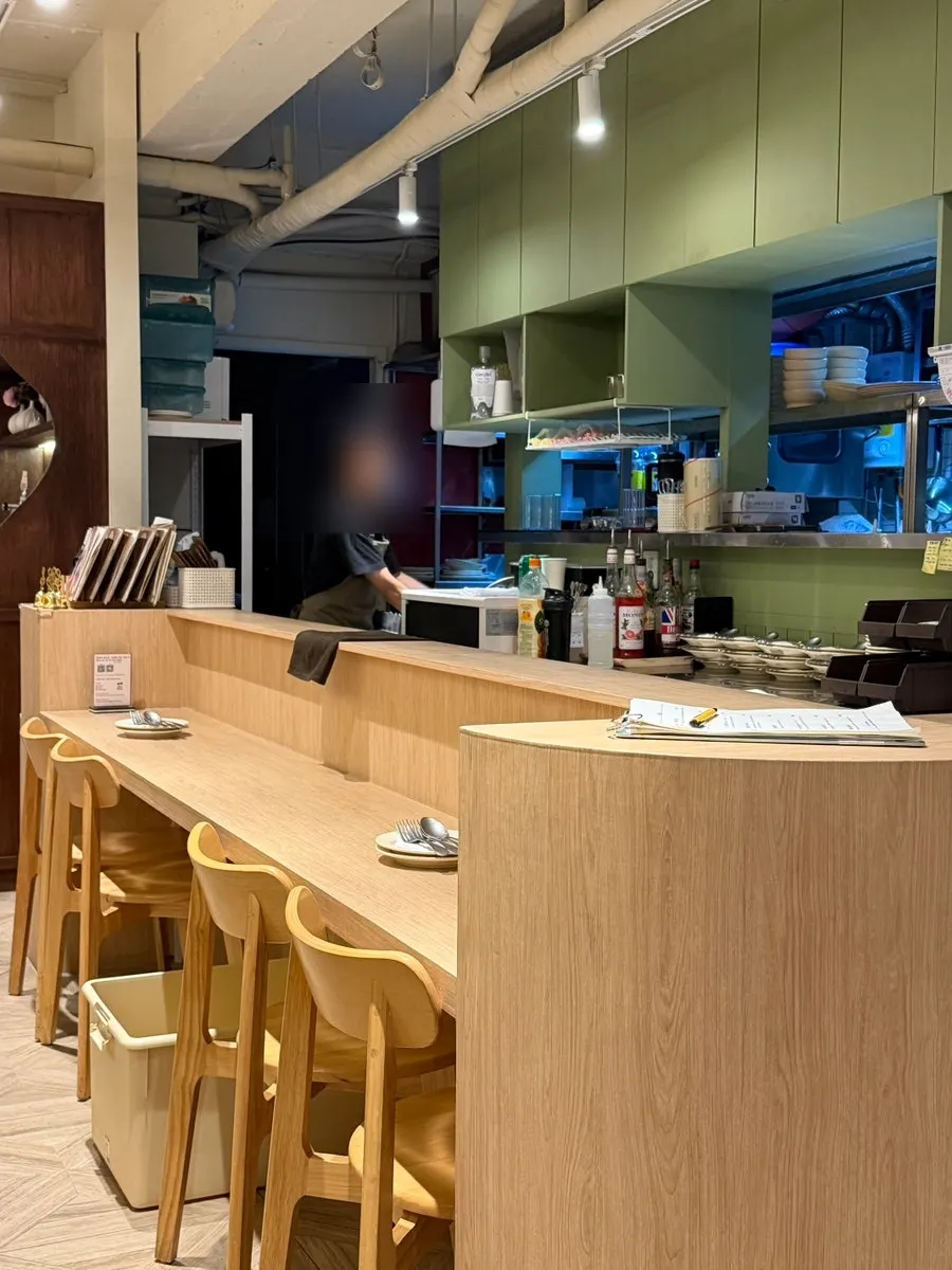 Dining space at Brivit Gangnam Station