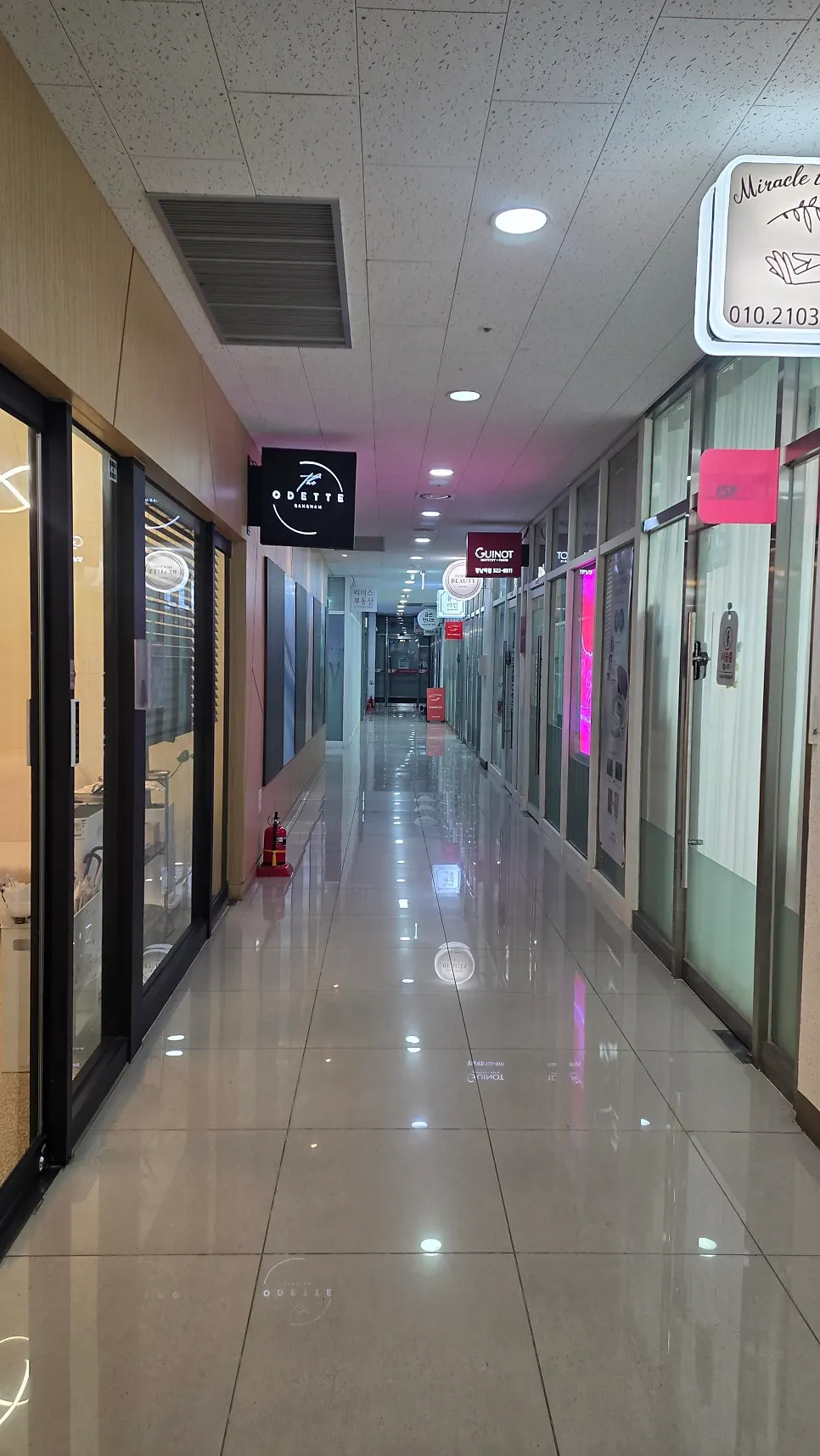 지하 1층 민제이메이크업 눈썹정리 강남서초점 입구