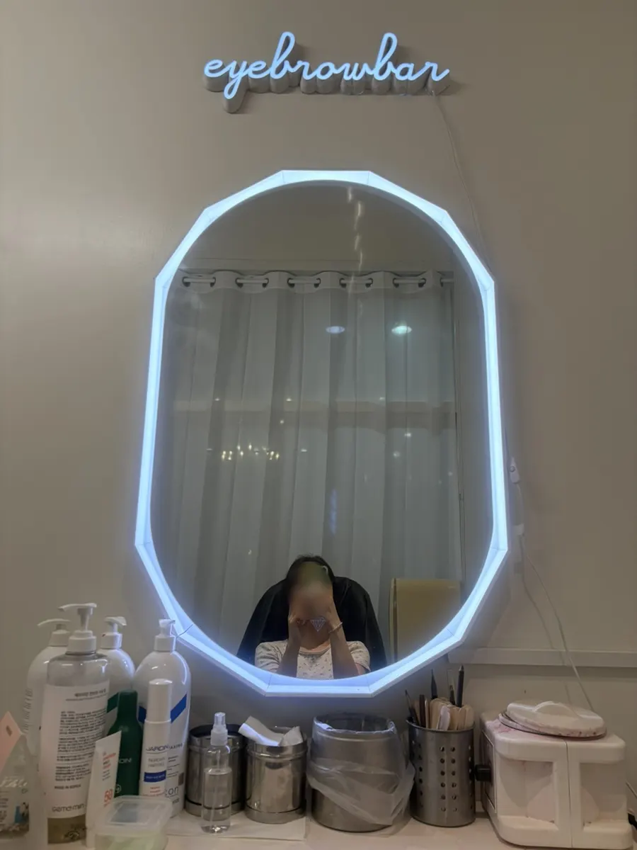 Checking the eyebrow shape while correcting asymmetry