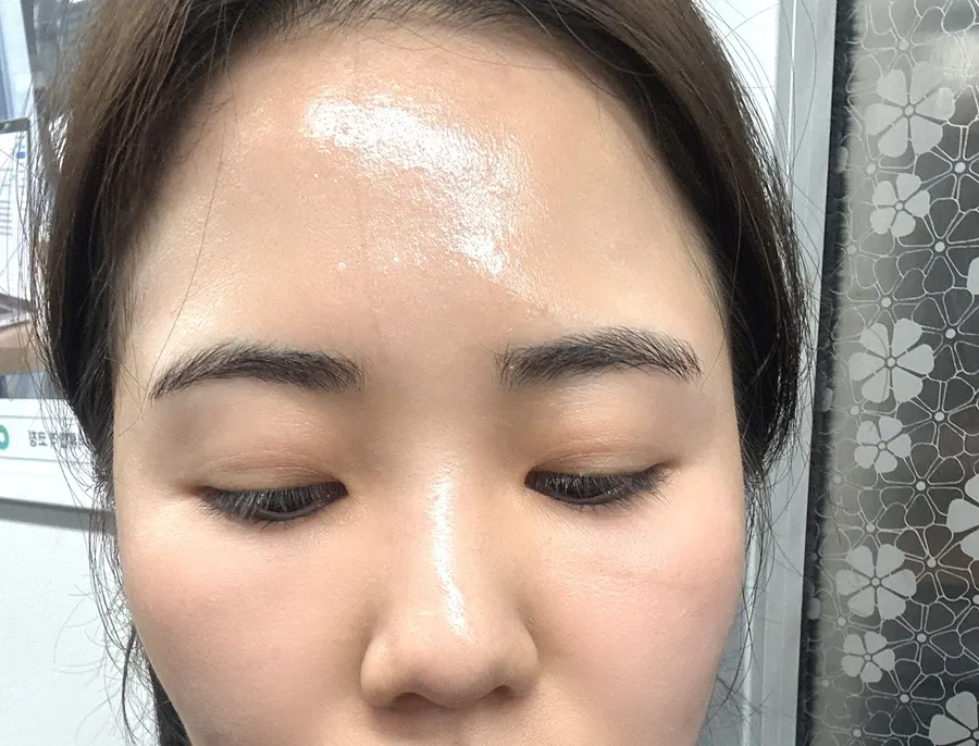 Untouched eyebrows right after waxing