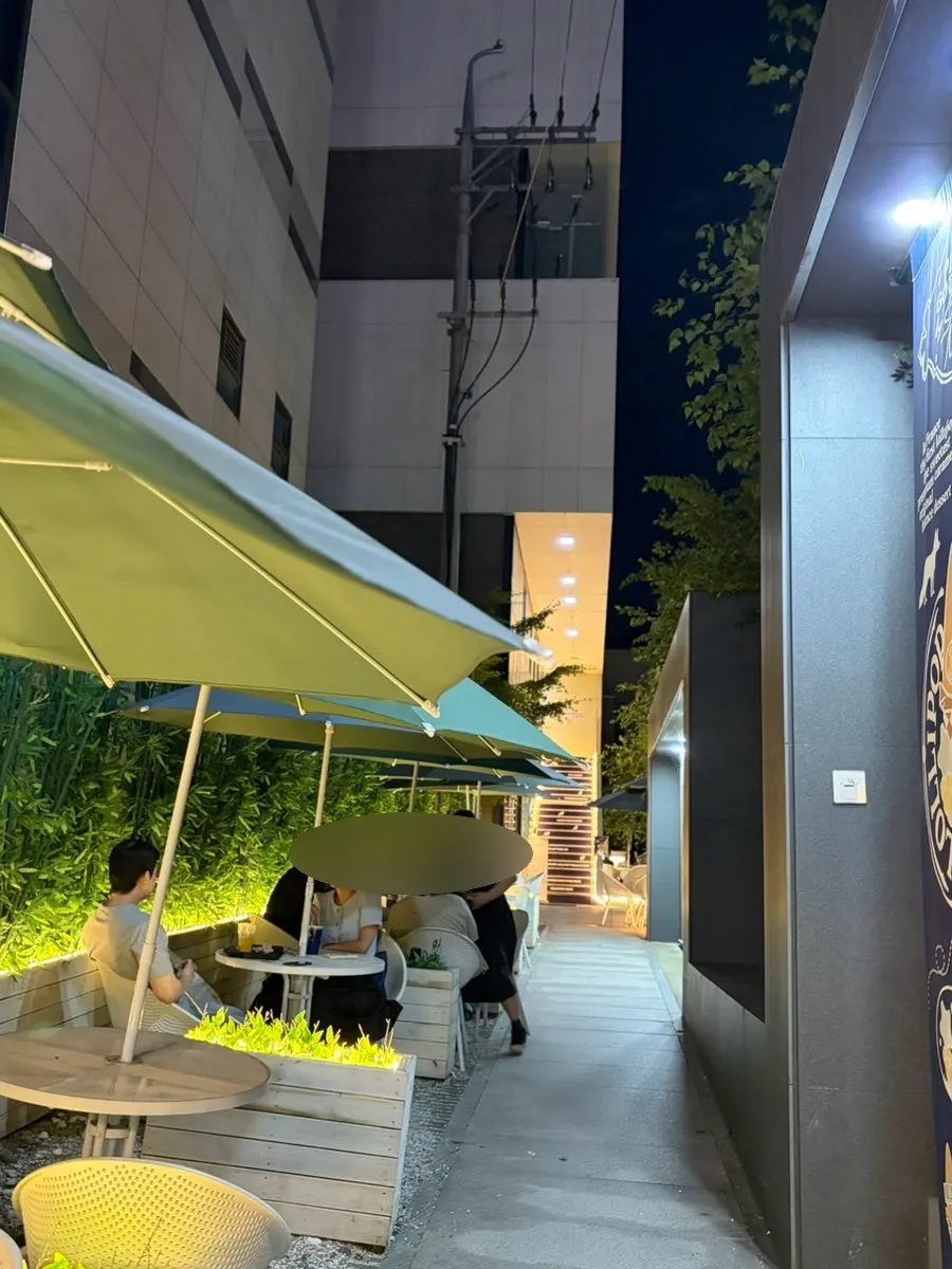 Exterior of Selected Nicks café near Gangnam Station