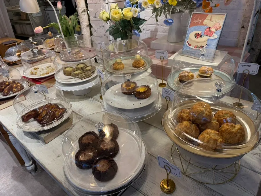 Drinks and desserts at Something About Coffee near Gangnam Station