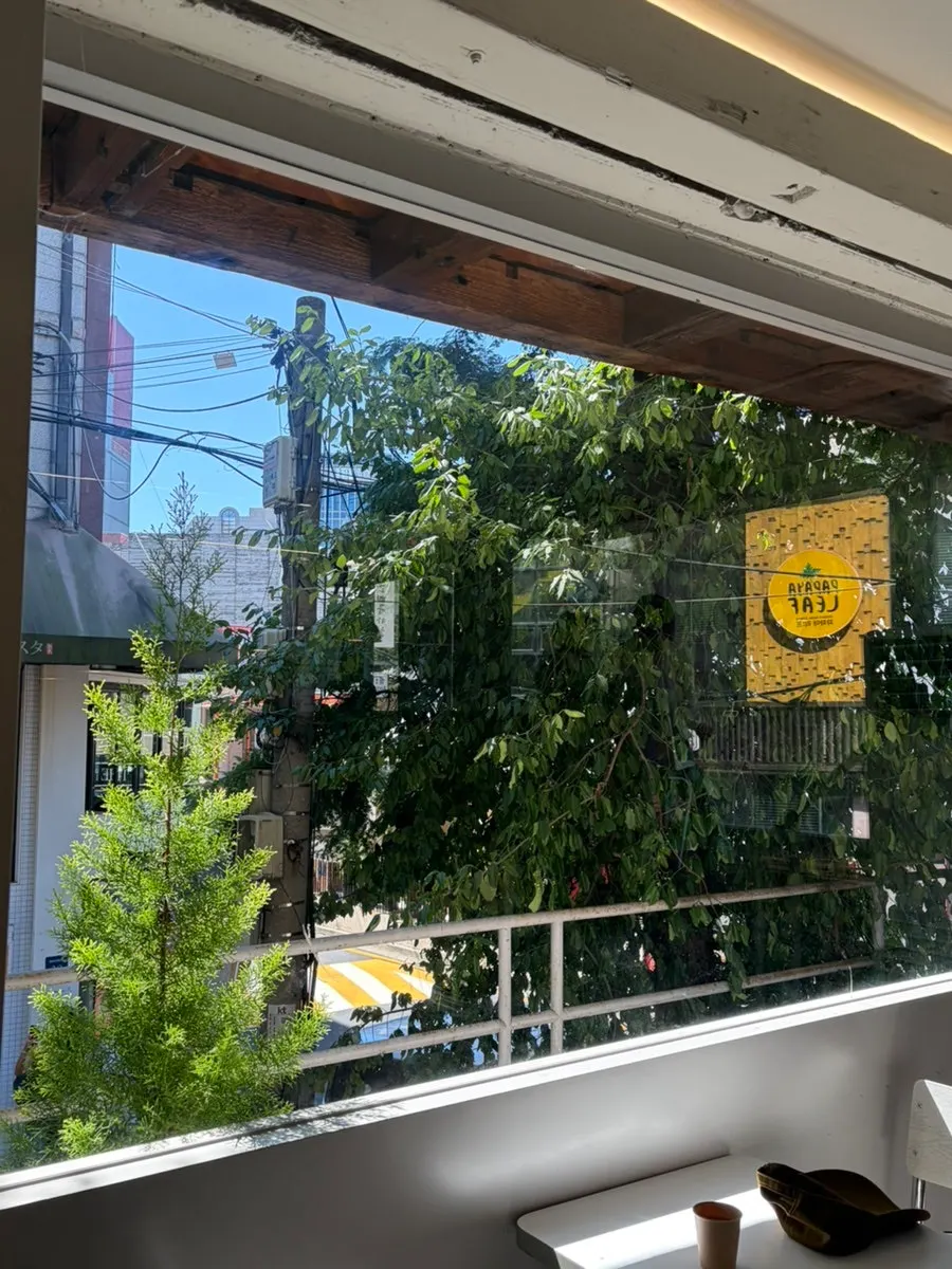1st floor window seats overlooking trees at Upper and Under