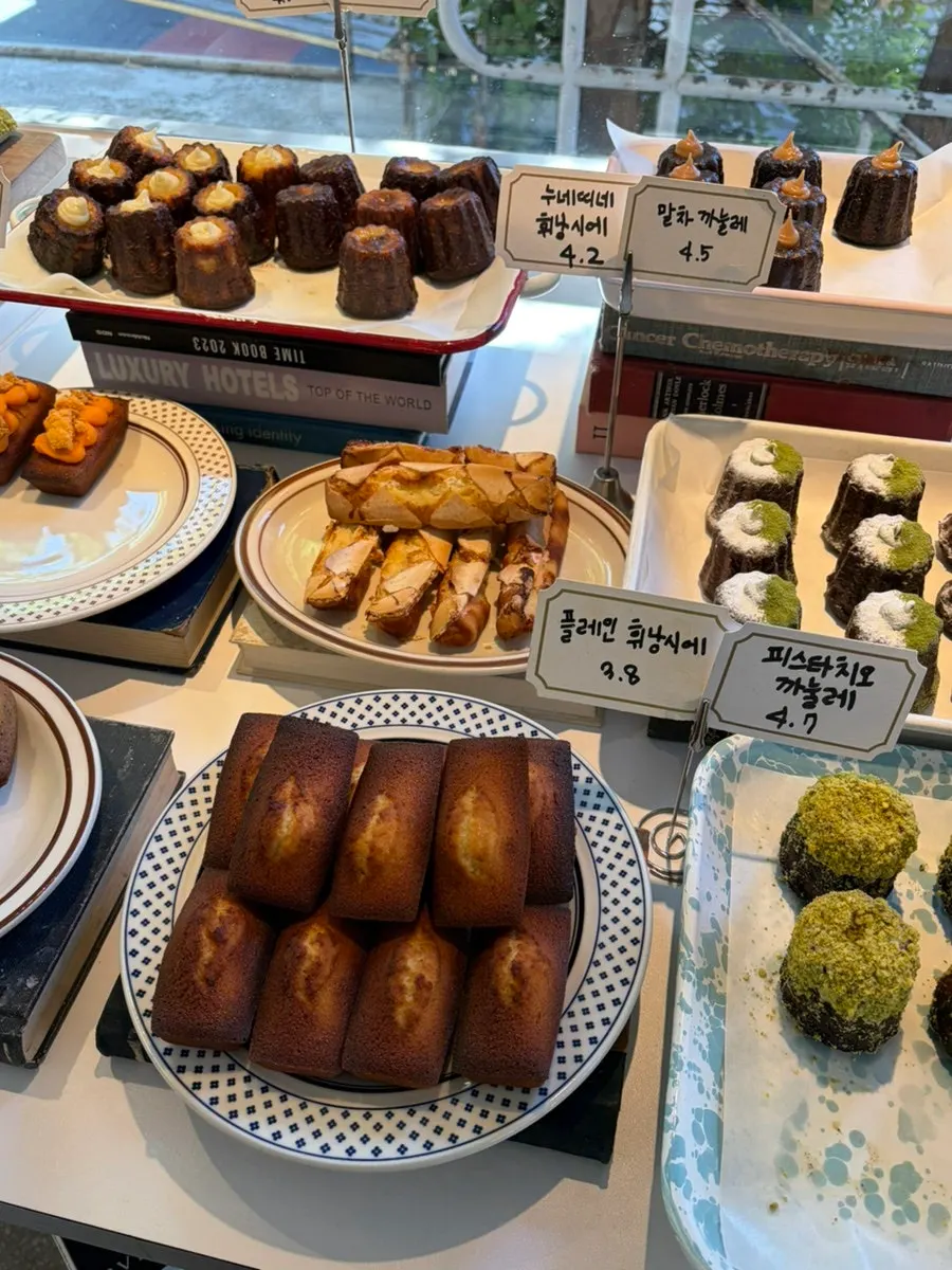Financier and canelé display shelf