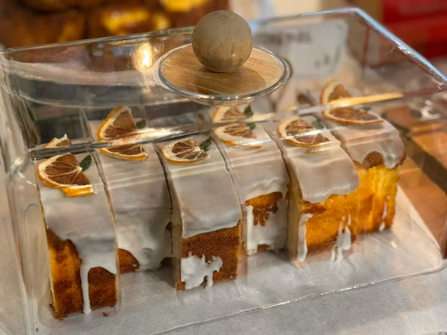 A display case full of various cakes