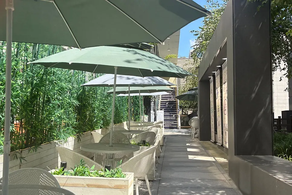 Exterior of Selected Nicks in the alley near Gangnam Station Exit 3