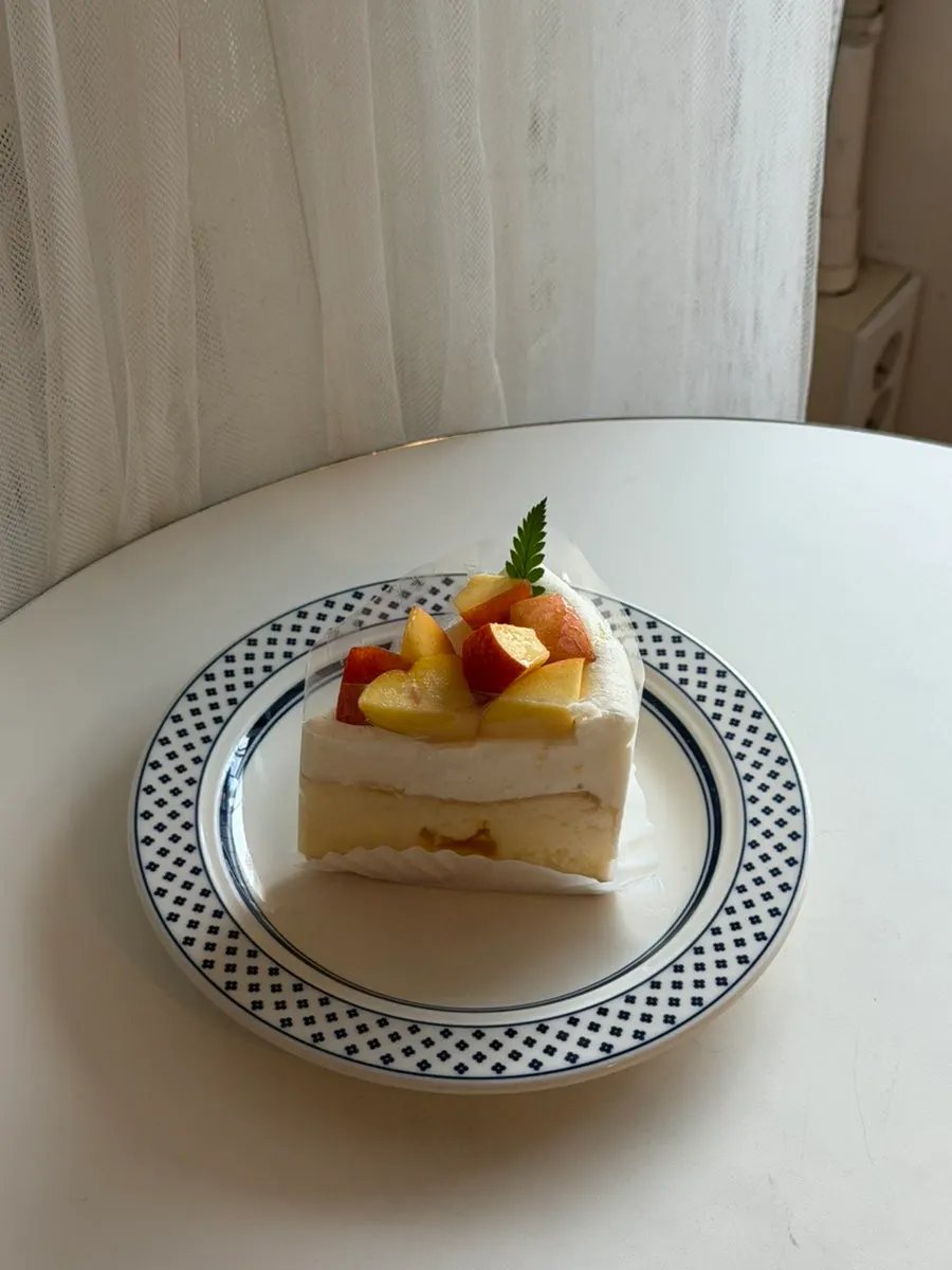 Peach cheesecake topped with nectarine flesh