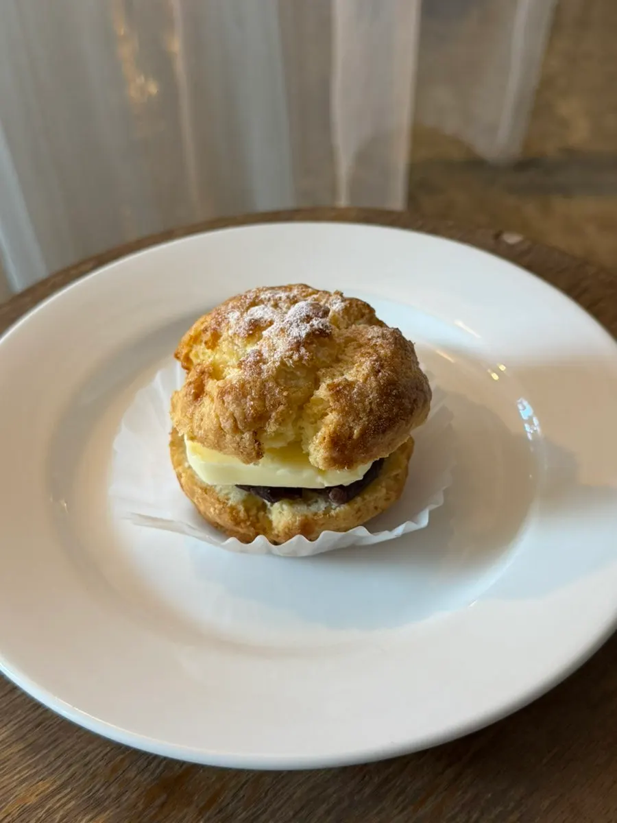 Ang-butter scone with red bean paste and butter