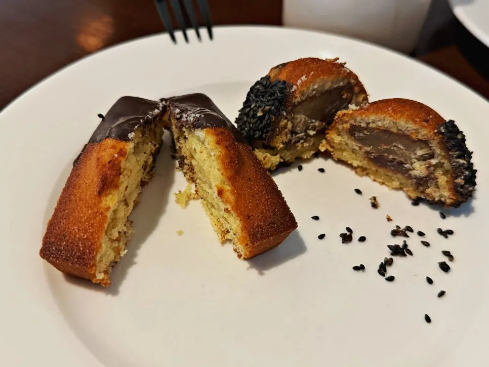 Chestnut financier with a whole chestnut inside, next to the salted choco financier