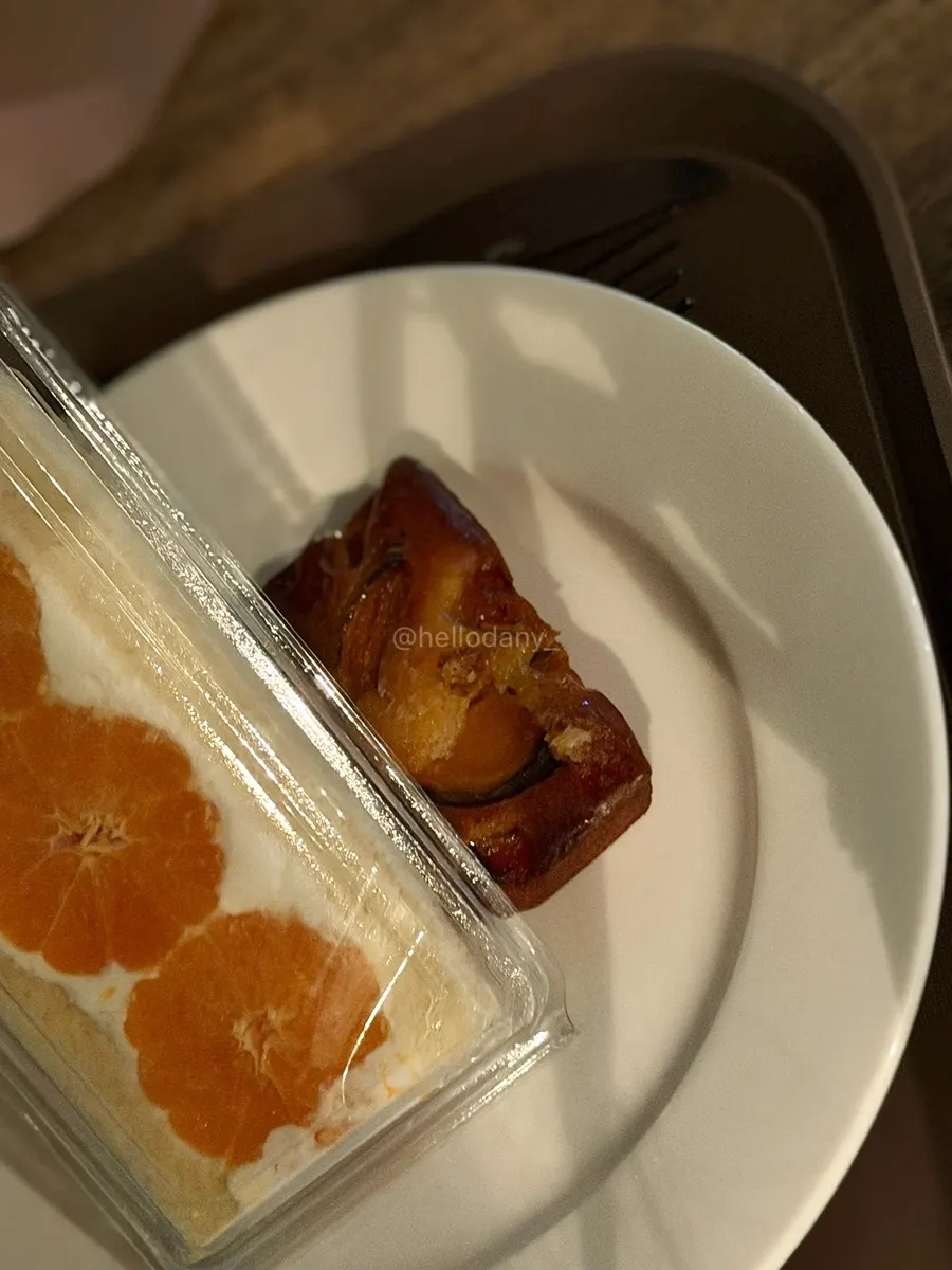 A piece of chestnut pumpkin pâte de fruit financier