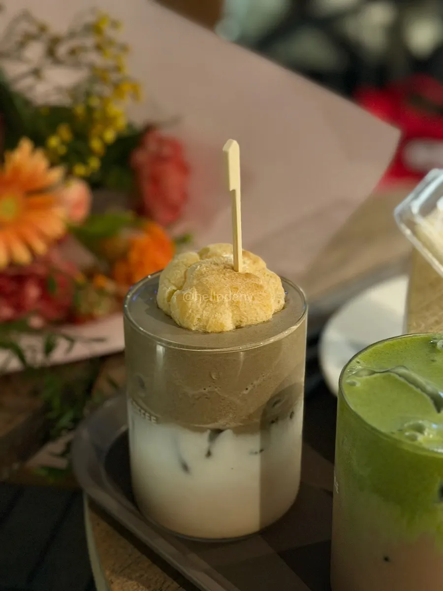 Hojicha choux milk tea topped with cream