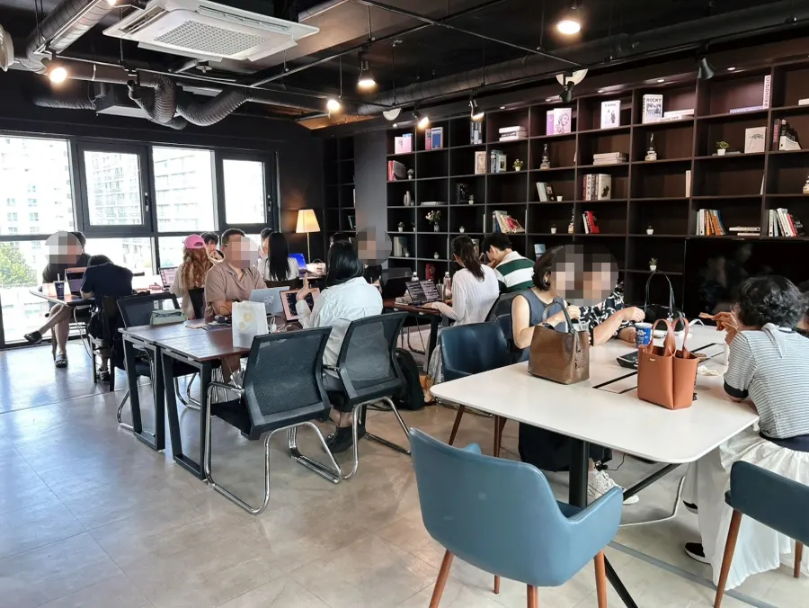 The reservation-only hidden room on the 2nd floor