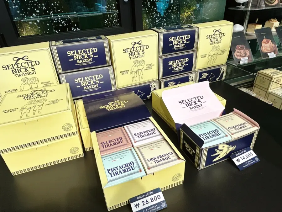 The 1st-floor order counter and dessert display case