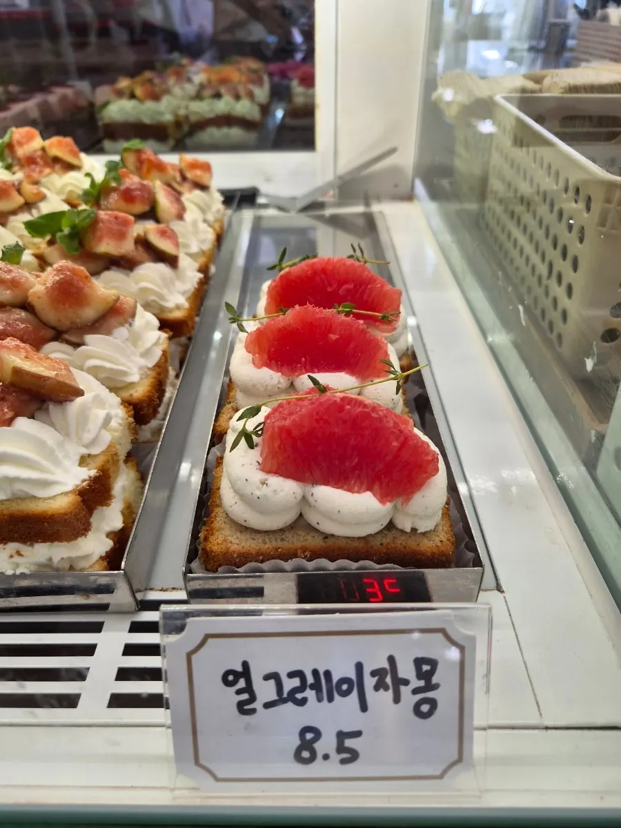 Bakery display photo at Upper and Under