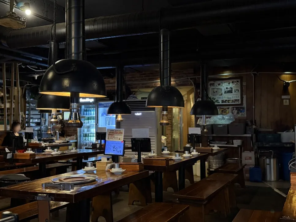 Cozy interior of Bongu Hwarro