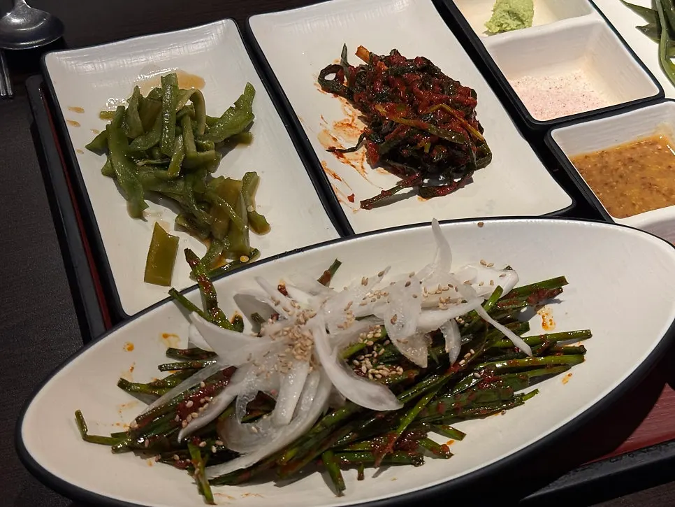クンチェナムルとパキムチのおかず