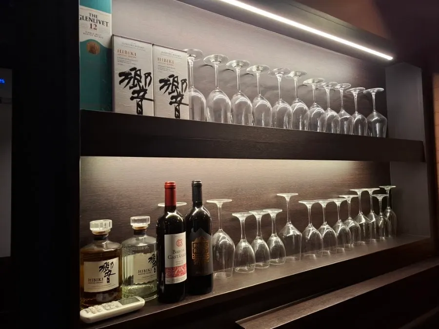 기운 강남역 본점 테이블 전경