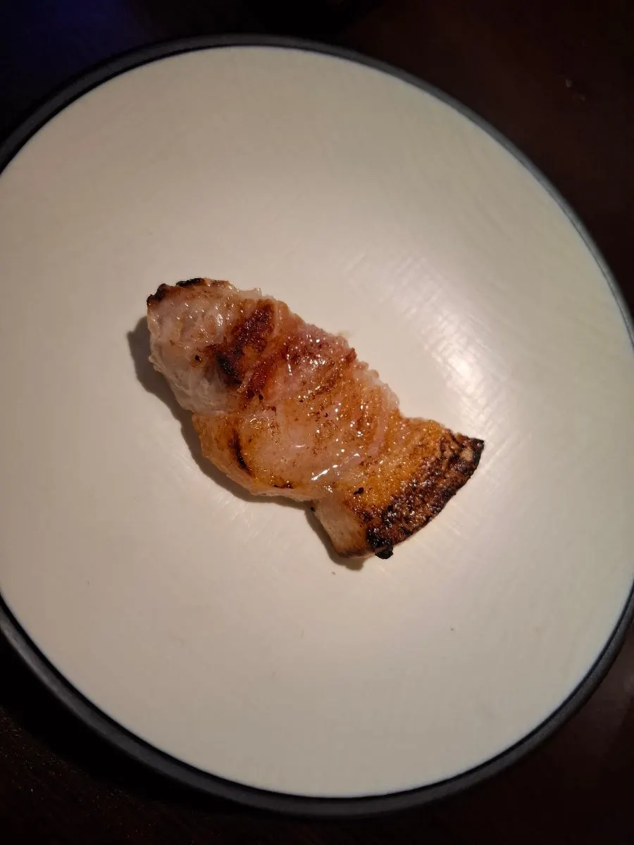 노릇하게 구워진 갈비삼겹 200g