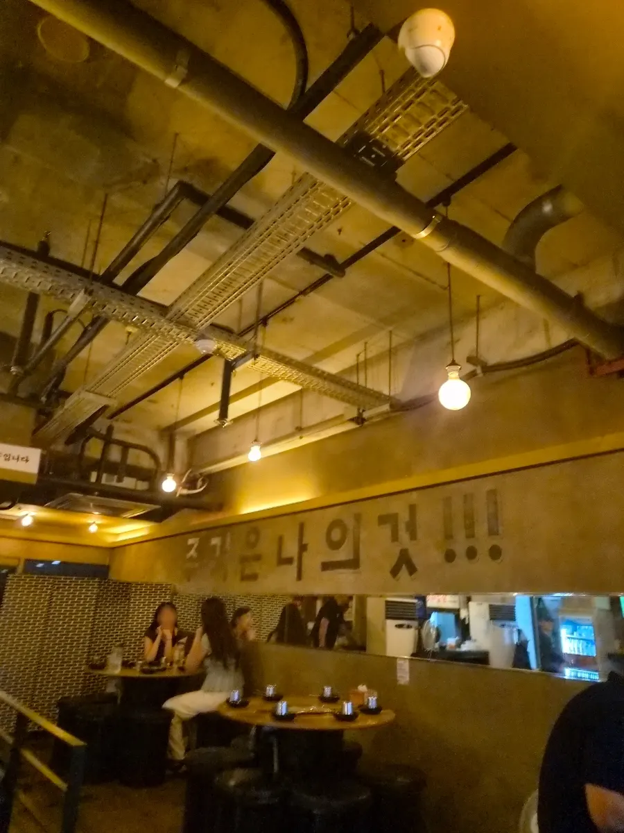 매콤한 닭갈비 위에 녹은 치즈