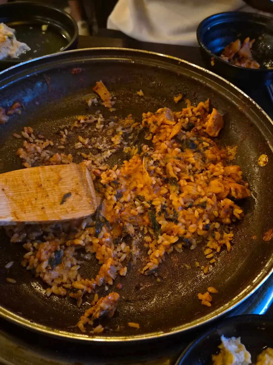 완성된 닭갈비 볶음밥