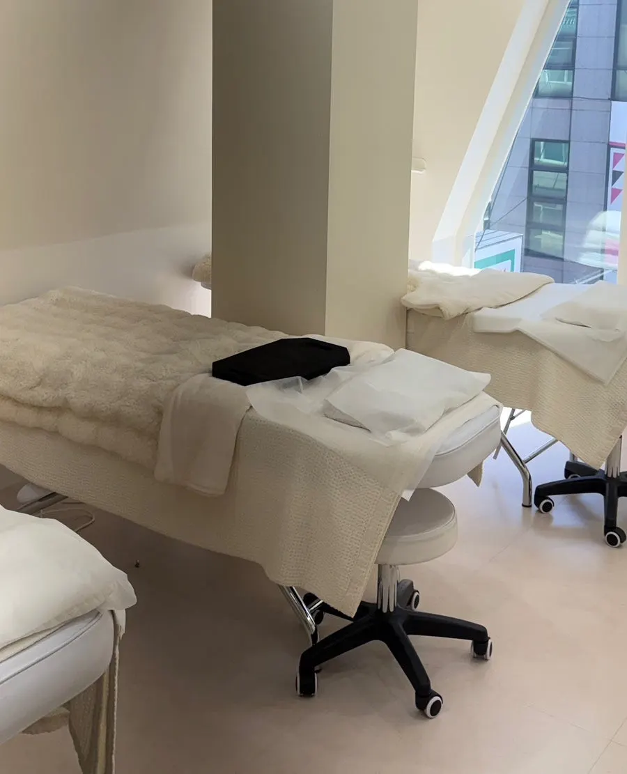 Tools and care process used during lash extension treatment