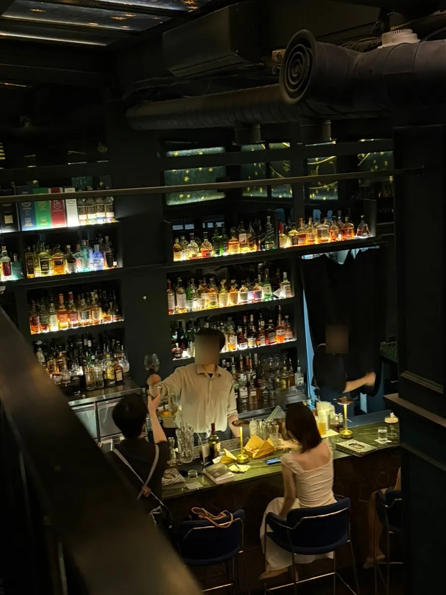 Ugly's atmosphere with the lights turned on