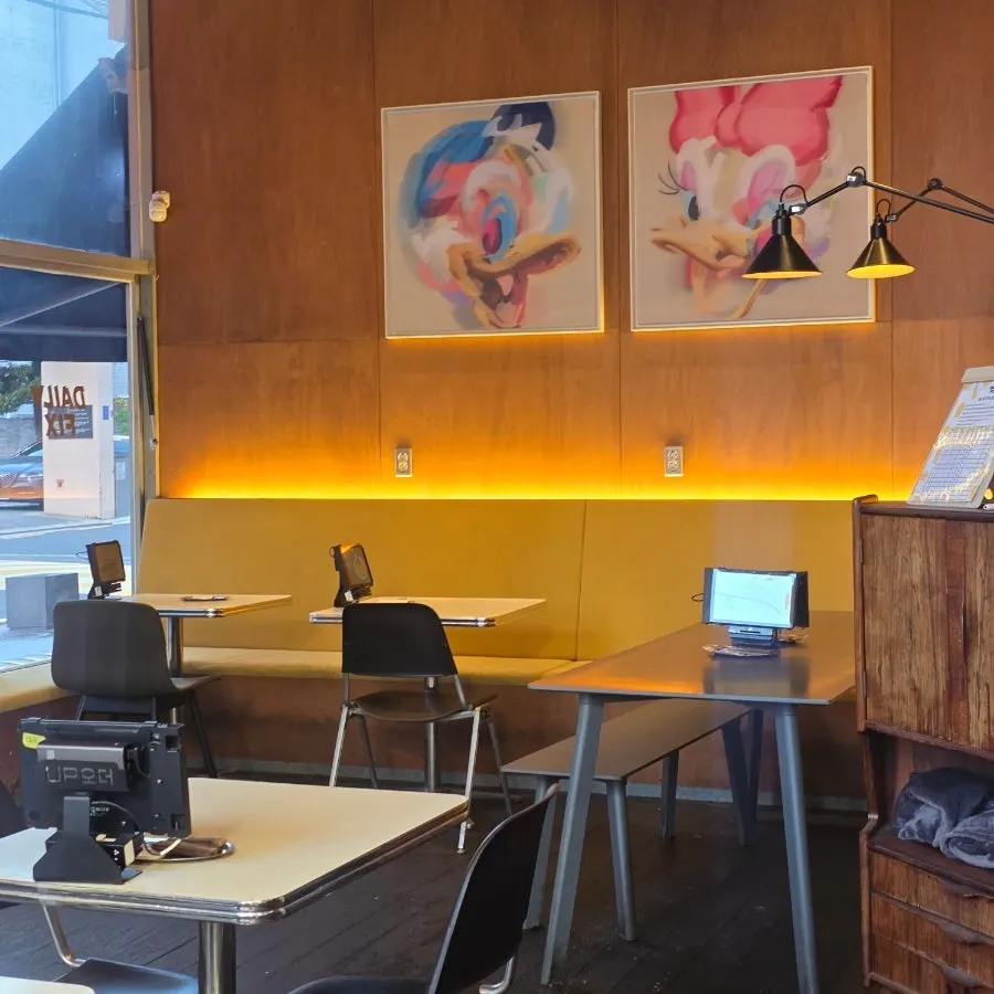 Hall seating at Daily Fix with solo-dining spots