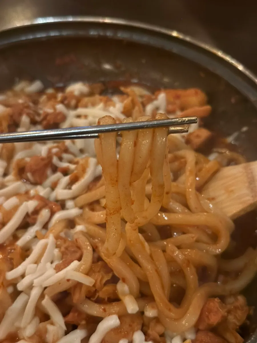 Close-up of dakgalbi mixed with udon noodles