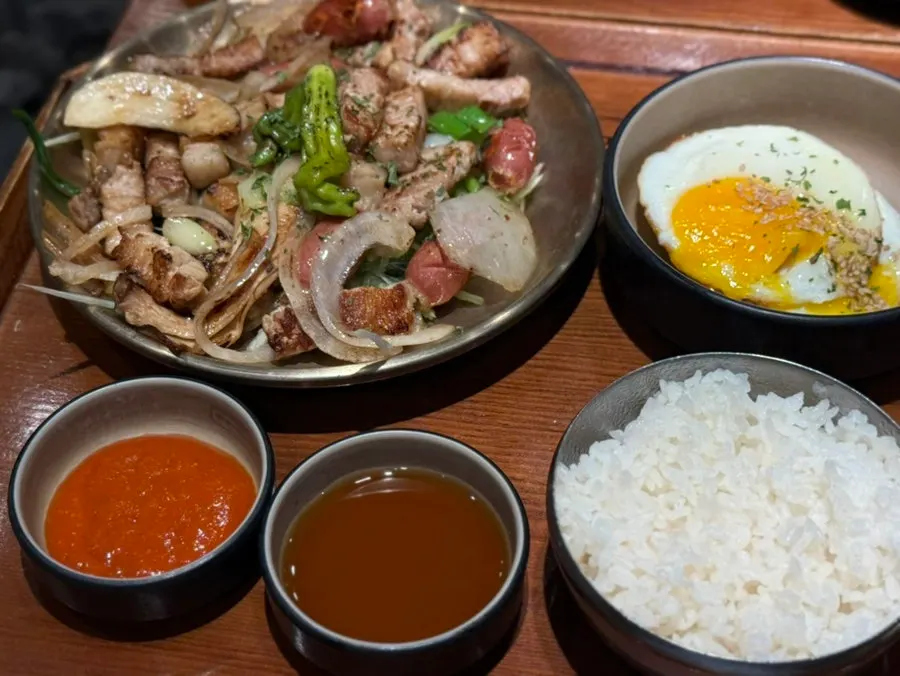 1인 고기정식 삼겹살과 밑반찬